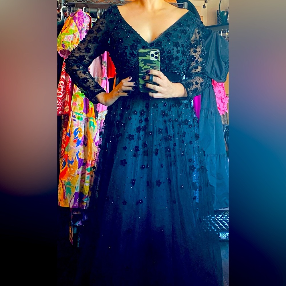 Beautiful MacDouggal black night gown, size eight